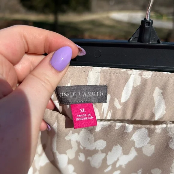 XL Vince Camuto Beige and White Abstract Print Midi Skirt - Picture 4 of 6